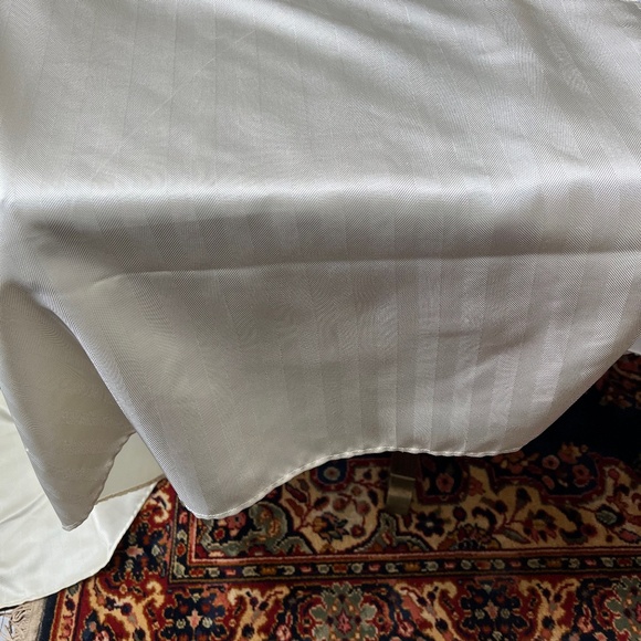 Ivory Tablecloth - Picture 1 of 5